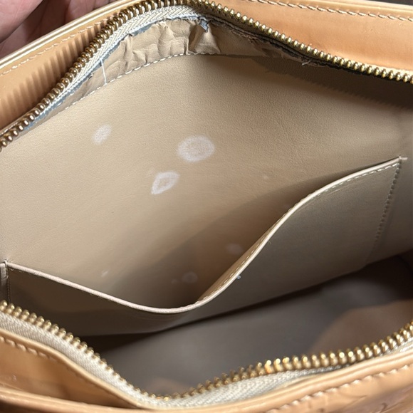 Authentic Louis Vuitton Houston tote in Monogram gold vernis leather - Picture 7 of 17